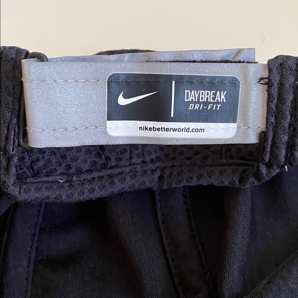 Nike Daybreak Dri-Fit Mesh Black Hat, 7 panel - Picture 3 of 5